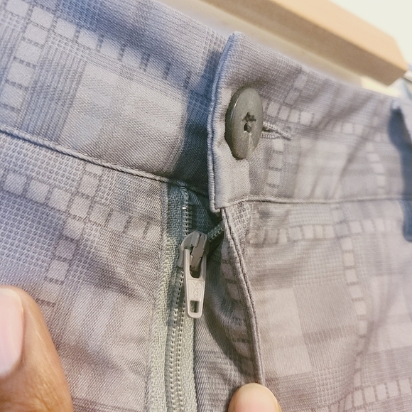 Adidas | Men's Gray Climalite Performance Flat Front Plaid Golf Shorts (Size 32) - Picture 5 of 14